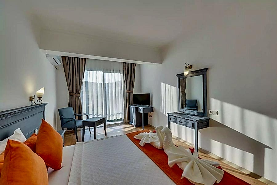 Leo  Beach Resort  +16 / 4 Gece 5 Gün