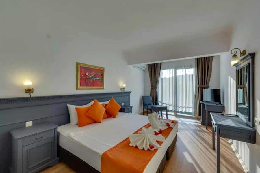 Leo  Beach Resort  +16 / 4 Gece 5 Gün