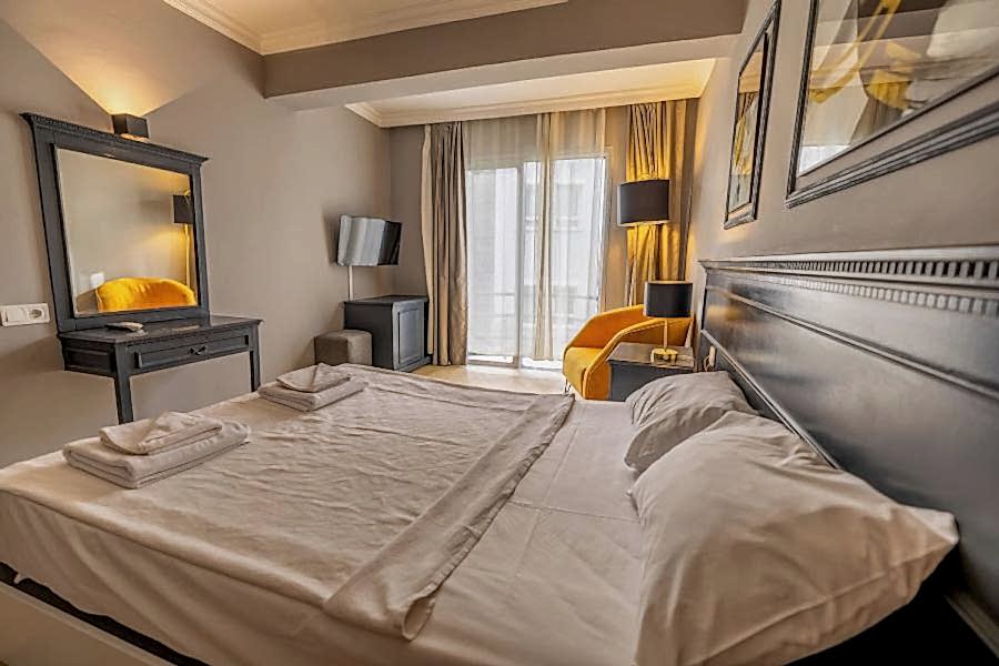 Leo  Beach Resort  +16 / 4 Gece 5 Gün