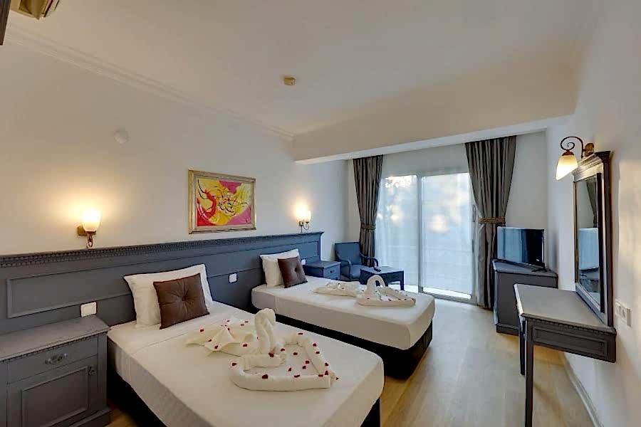 Leo  Beach Resort  +16 / 4 Gece 5 Gün