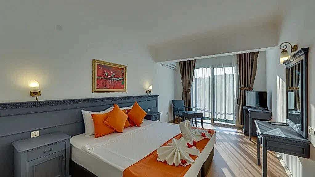 Leo  Beach Resort  +16 / 4 Gece 5 Gün